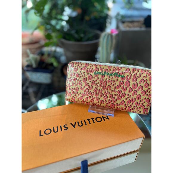 LOUIS VUITTON $1200 Vintage Vernis Zippy Wallet W/Box & Ribbon - Picture 3 of 15